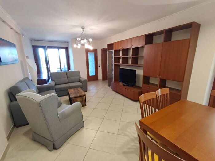 Appartamento trilocale in affitto in Viale Antonio Ciamarra, Cinecittà, Roma