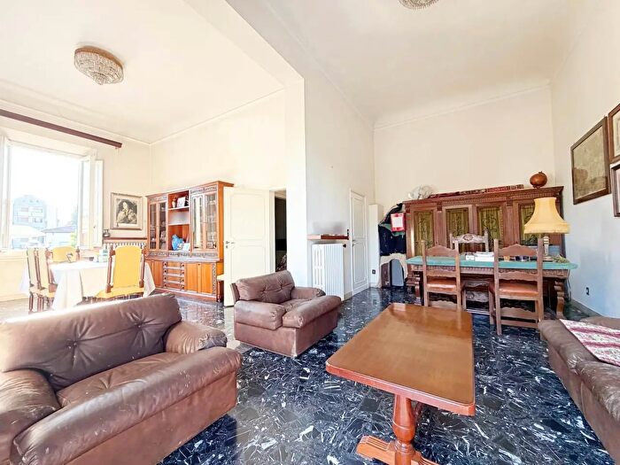 Appartamento con 6 locali in vendita in Firenze