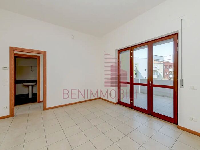 Appartamento trilocale in vendita in Viale dell Industria, Verona