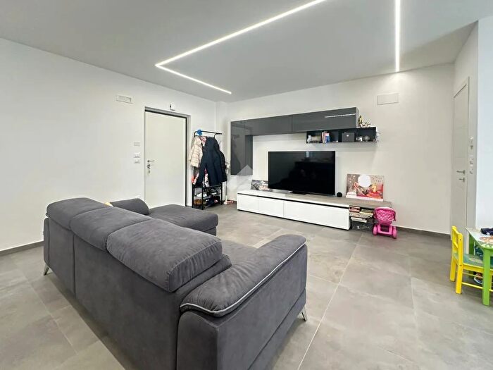 Casa con 5 locali in vendita in Via Maria Greco, Mendicino