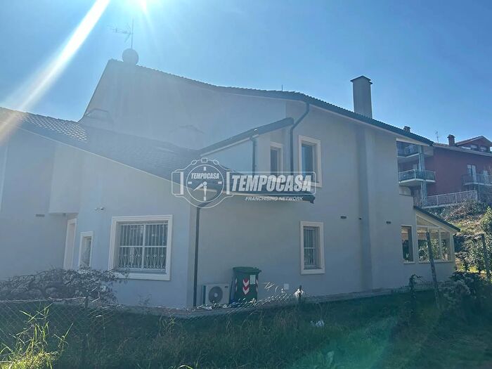 Casa con 9 locali in vendita in Via Ugo Foscolo, Trana