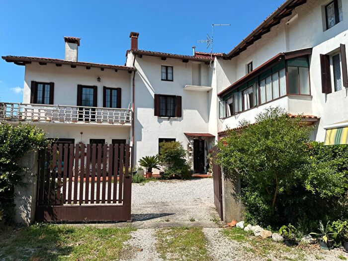 Casa con 6 locali in vendita in Via Selvis, Pasian Di Prato