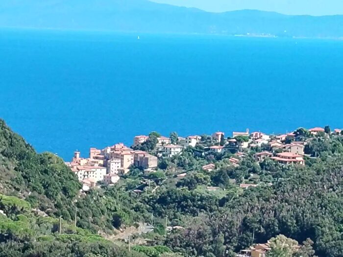 Appartamento trilocale in vendita in Via Aspasia Pazzaglia, Rio