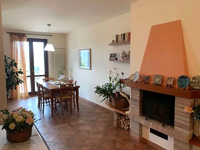Casa con 6 locali in vendita in Via Pietro Loreta, Fermo