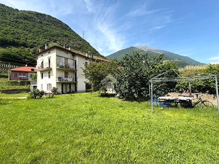 Casa con 11 locali in vendita in Via Nazionale, Villa Di Tirano