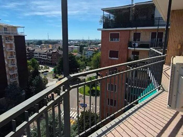 Appartamento trilocale in affitto in Viale Resegone, Centro, Arese
