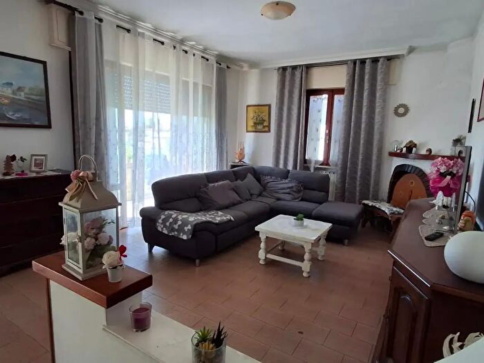 Casa con 8 locali in vendita in San Giuliano Terme