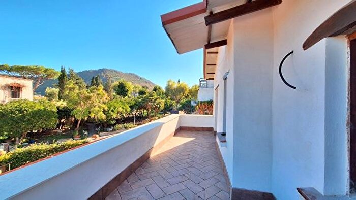 Appartamento trilocale in affitto in Arco Felice, Pozzuoli