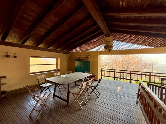 Casa con 11 locali in vendita in Tarzo