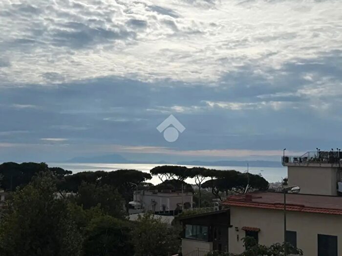 Appartamento con 5 locali in vendita in Via Sacerdote Cozzolino Bendetto, Ercolano