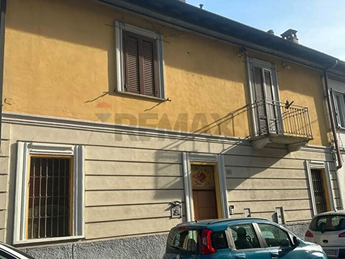 Casa quadrilocale in vendita in Via Madonnina del Grappa, Legnano