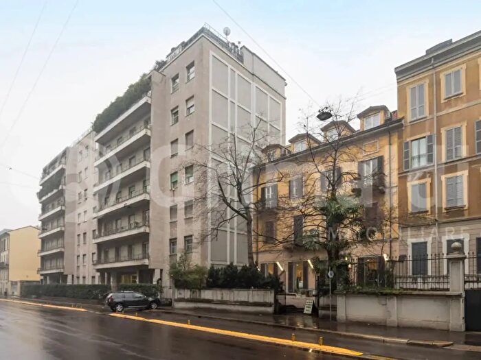 Appartamento monolocale in affitto in Senato, Milano