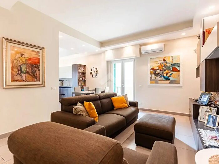 Appartamento trilocale in vendita in Via Prospero Santacroce, Roma