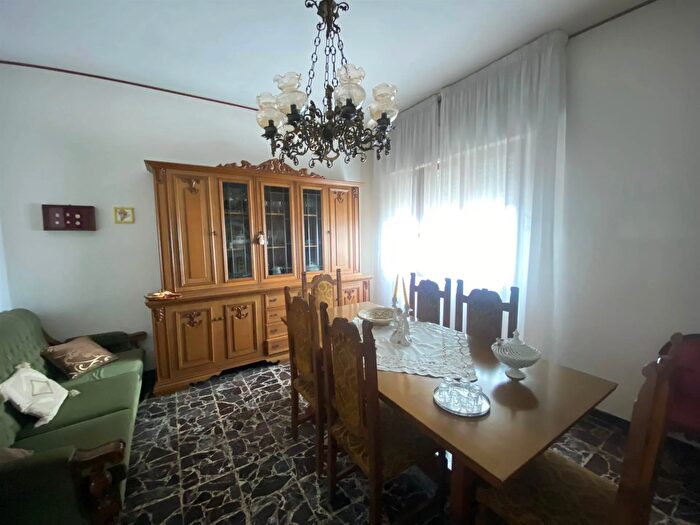 Appartamento con 5 locali in vendita in Via II Giugno a Certaldo Firenze, Certaldo