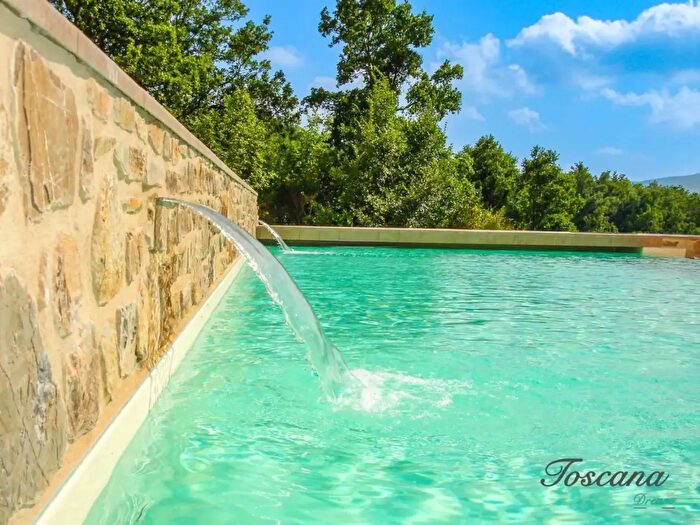 Casa con 16 locali in vendita in Castelnuovo di Val di Cecina