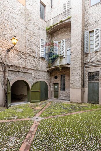 Appartamento quadrilocale in vendita in Strada Giuseppe Garibaldi, Parma