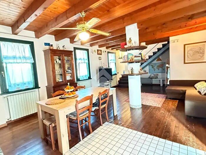 Casa con 5 locali in vendita in Desenzano Del Garda