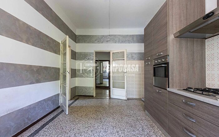 Appartamento trilocale in vendita in Via per Molteno, Oggiono