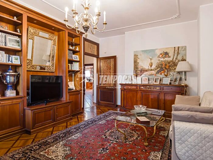 Appartamento con 5 locali in vendita in Via Cesare Battisti, Collegno