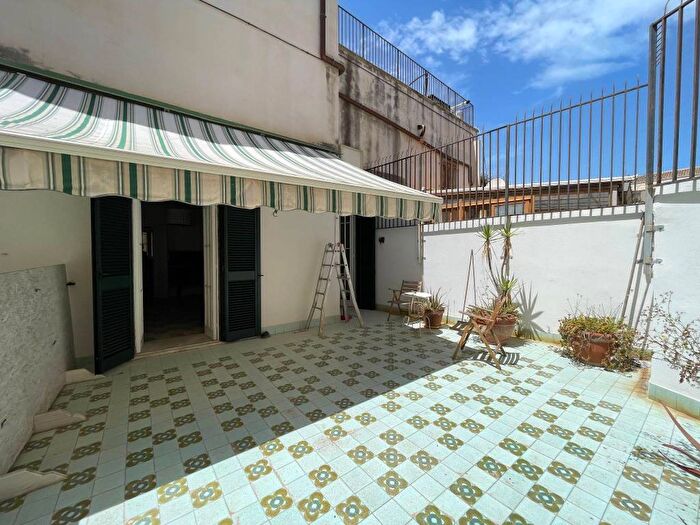 Appartamento trilocale in affitto in Via della Maestranza, Ortigia, Siracusa