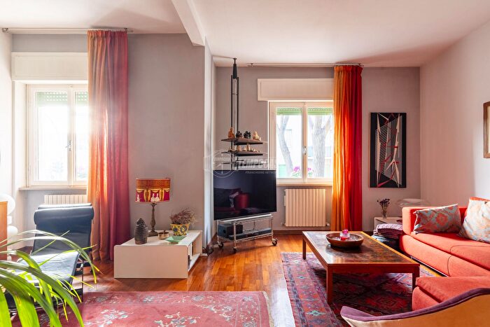 Appartamento con 6 locali in vendita in Viale Goffredo Mameli, Livorno