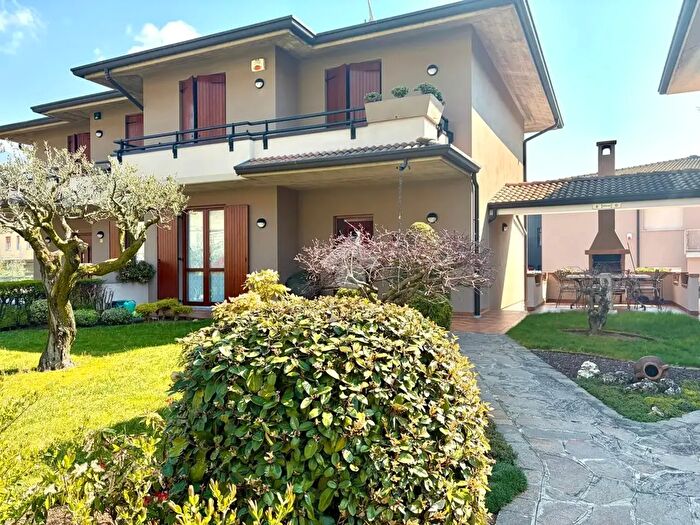 Casa quadrilocale in vendita in Via Armando Lottieri, Concesio