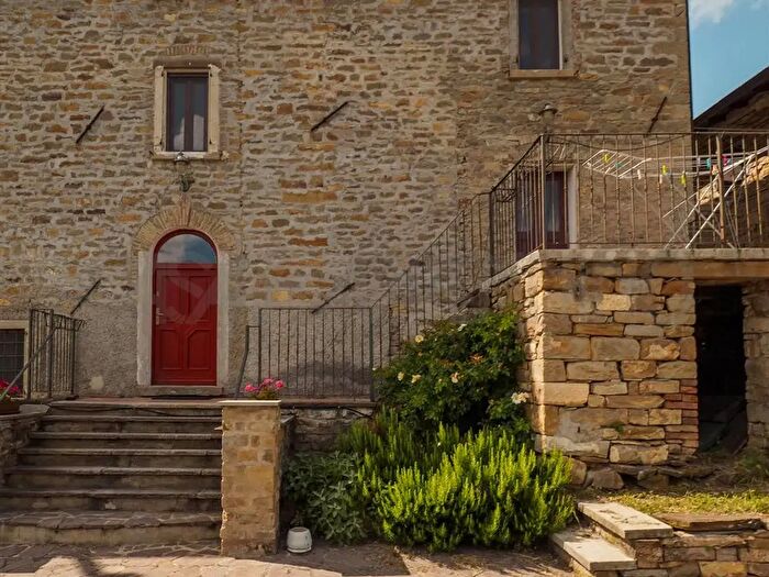 Casa con 12 locali in vendita in Montefiorino