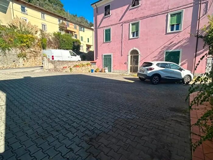 Appartamento trilocale in vendita in Carrara
