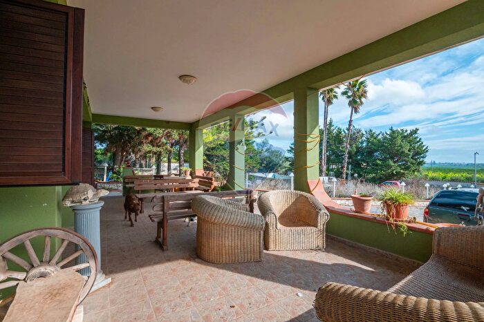 Casa con 7 locali in vendita in Traversa Gebbiazza, Siracusa