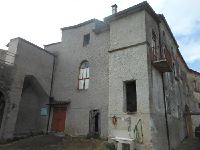 Casa con 6 locali in vendita in Tuorofunaro, Marzano Appio