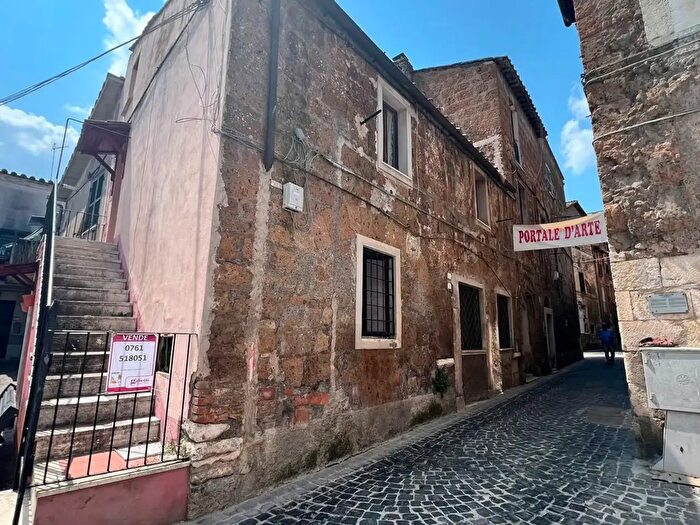 Appartamento con 5 locali in vendita in Via Vinciolino, Civita Castellana