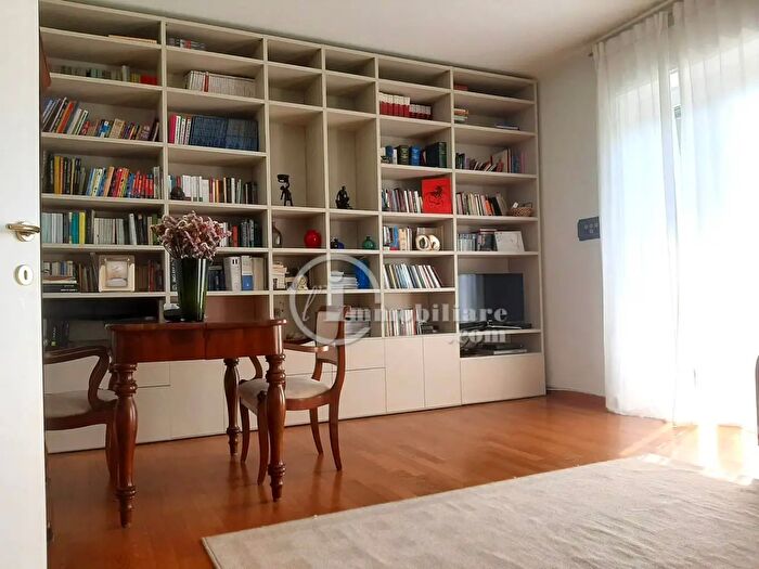 Appartamento bilocale in affitto in Via Castel Morrone a, Milano