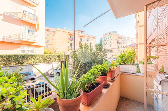 Appartamento trilocale in vendita in Via Andrea Angiulli, Roma