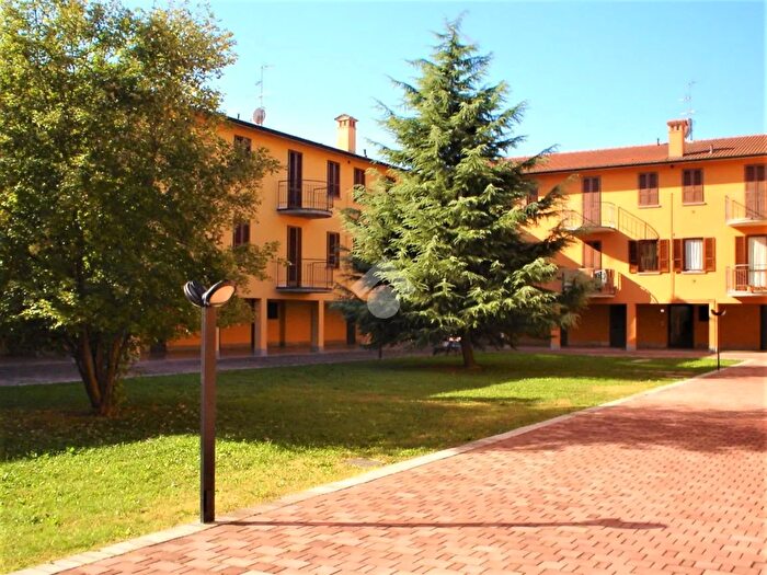 Appartamento trilocale in vendita in Via Tommasone, Pandino