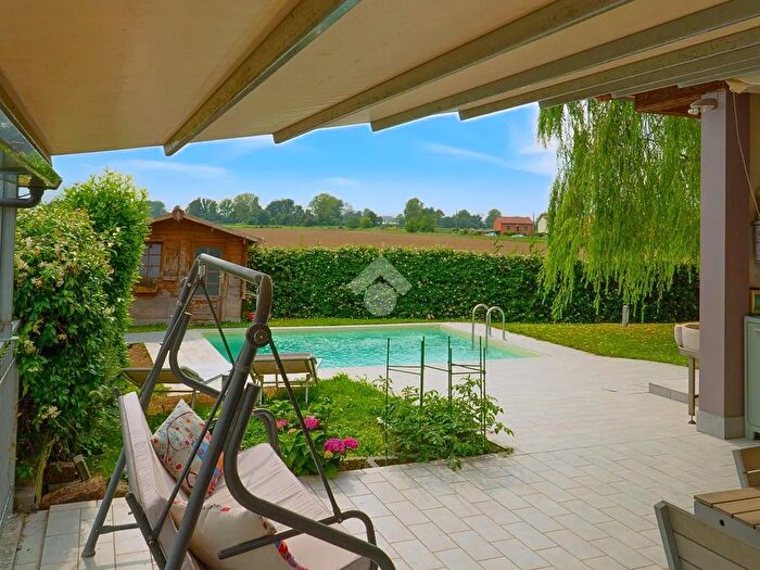 Casa quadrilocale in vendita in Via Luigi Galvani, Mediglia