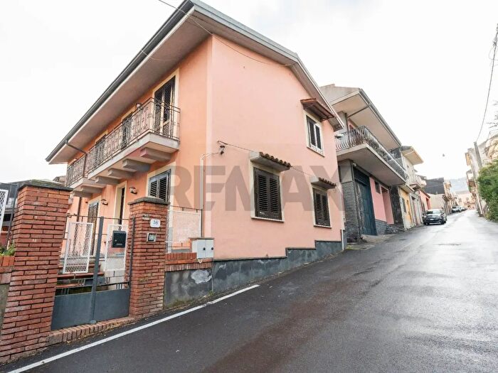 Casa con 5 locali in affitto in Via Cancelliere, Zafferana Etnea