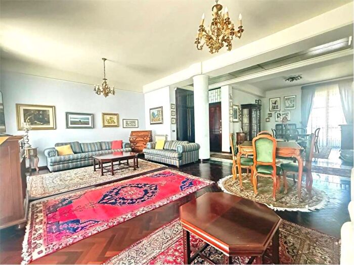 Appartamento con 6 locali in affitto in Via Giacomo Leopardi, Province Veneto, Catania