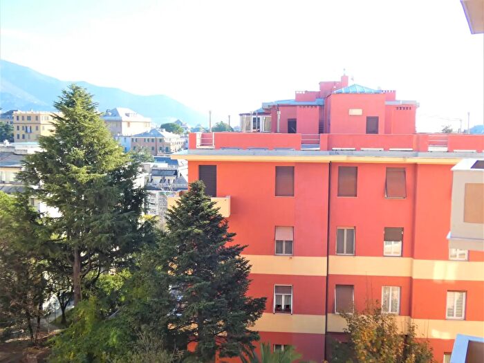 Appartamento con 5 locali in affitto in Via Trento, Genova