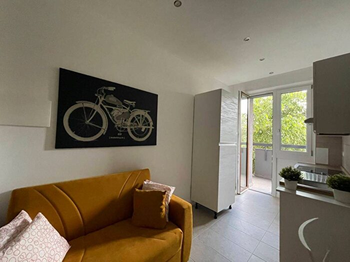 Appartamento trilocale in affitto in Via Cefalù, Gallaratese, Milano