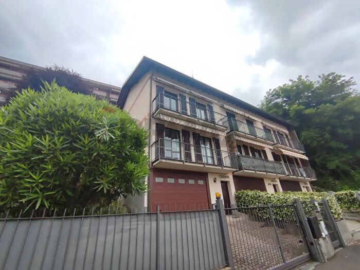 Casa quadrilocale in vendita in Via Adelaide Ristori, Como