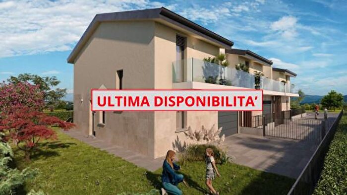 Casa quadrilocale in vendita in Via Filippo Uselli, Olgiate Comasco