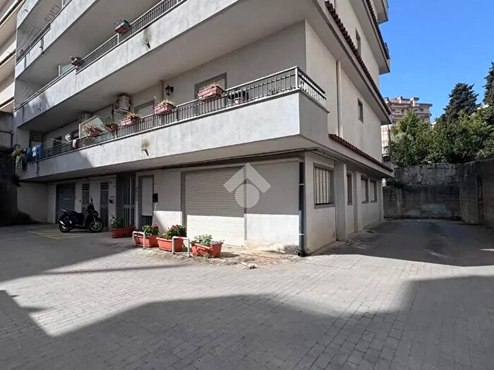 Appartamento quadrilocale in vendita in Via Archimede, Ragusa