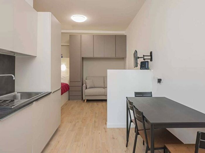 Appartamento in affitto in Via Santa Rita da Cascia, Famagosta, Milano