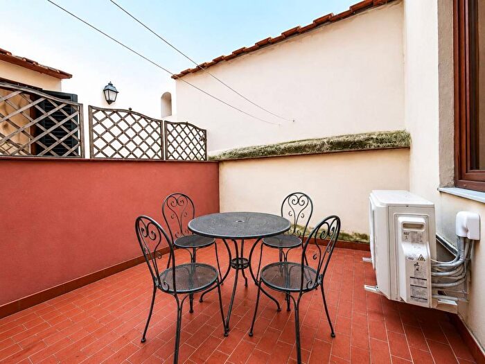 Appartamento trilocale in affitto in Borgo Tegolaio, Santo Spirito, Firenze