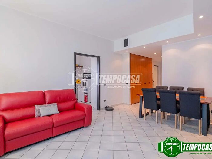 Appartamento trilocale in vendita in Via Giacomo De Medici, Magenta