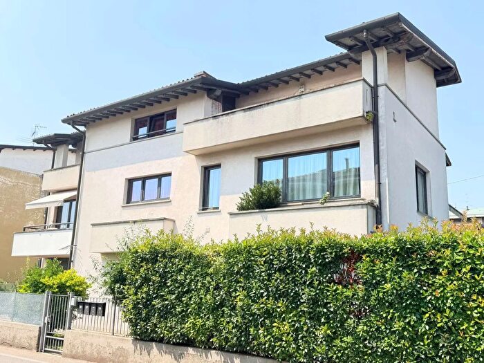 Appartamento quadrilocale in vendita in Via Sabotino, Seriate