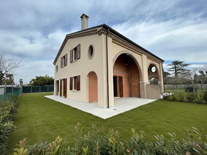 Casa quadrilocale in vendita in Fosso