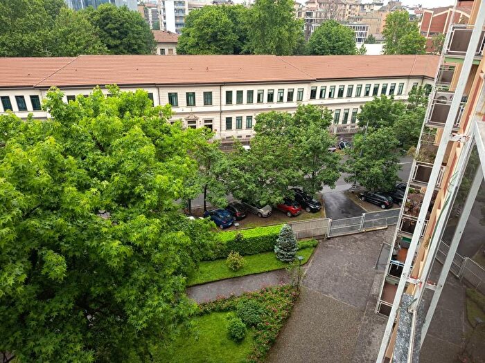 Appartamento trilocale in affitto in Via Bartolomeo Colleoni, Sempione, Milano