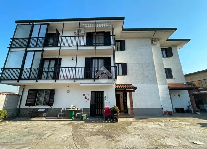 Appartamento quadrilocale in vendita in Via a Volta, Cerano