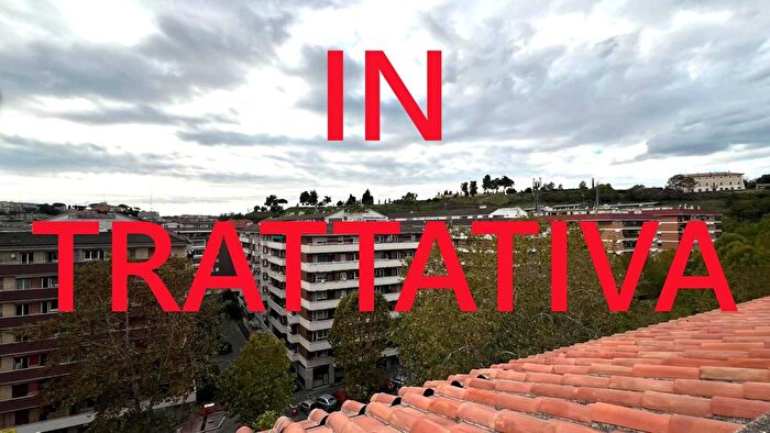 Appartamento trilocale in vendita in Viale degli Ammiragli, Roma